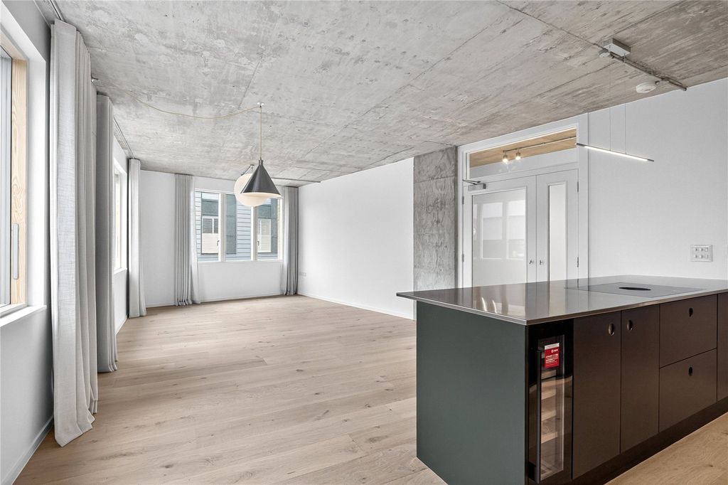 Property photo 3 of 20 Kitchen/Reception