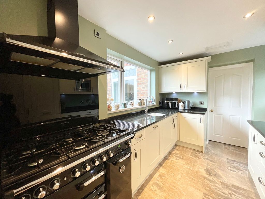 Property photo 3 of 31