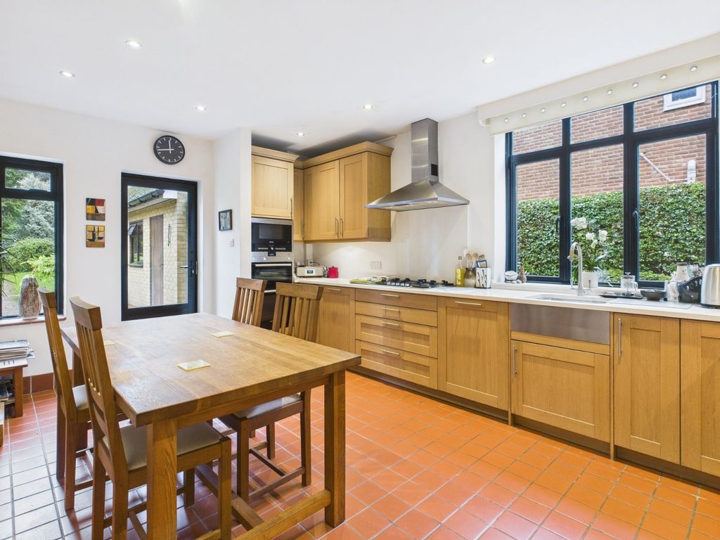 Property photo 3 of 19 Kitchen Breakfast