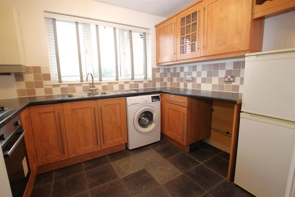 Property photo 2 of 9 Kitchen