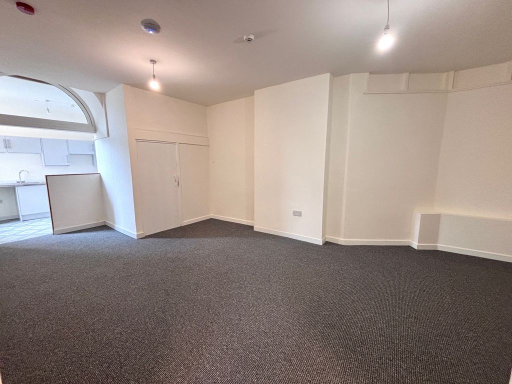 Property photo 1 of 6 Living Room