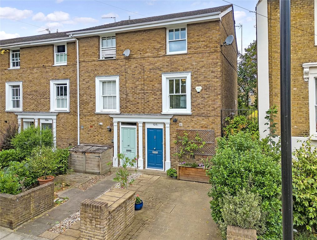 Property photo 1 of 18 Entrance