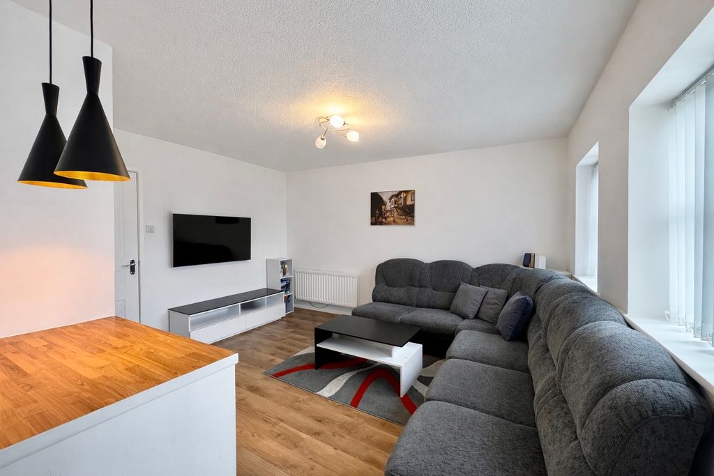 Property photo 3 of 11 Photo #3