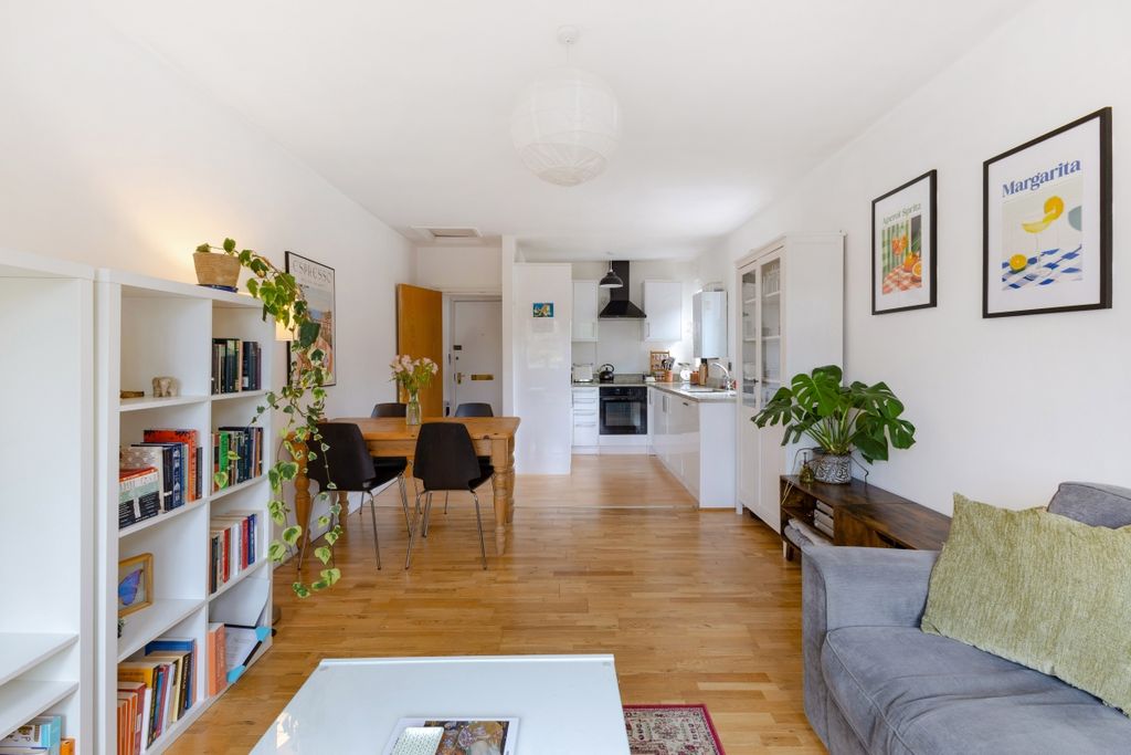 Property photo 3 of 12 95321_Flat-4-46-N...