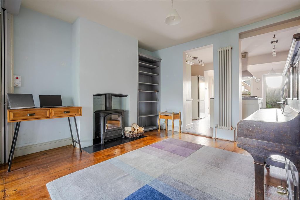 Property photo 3 of 11