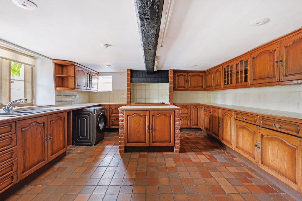 Property photo 3 of 15 Kitchen