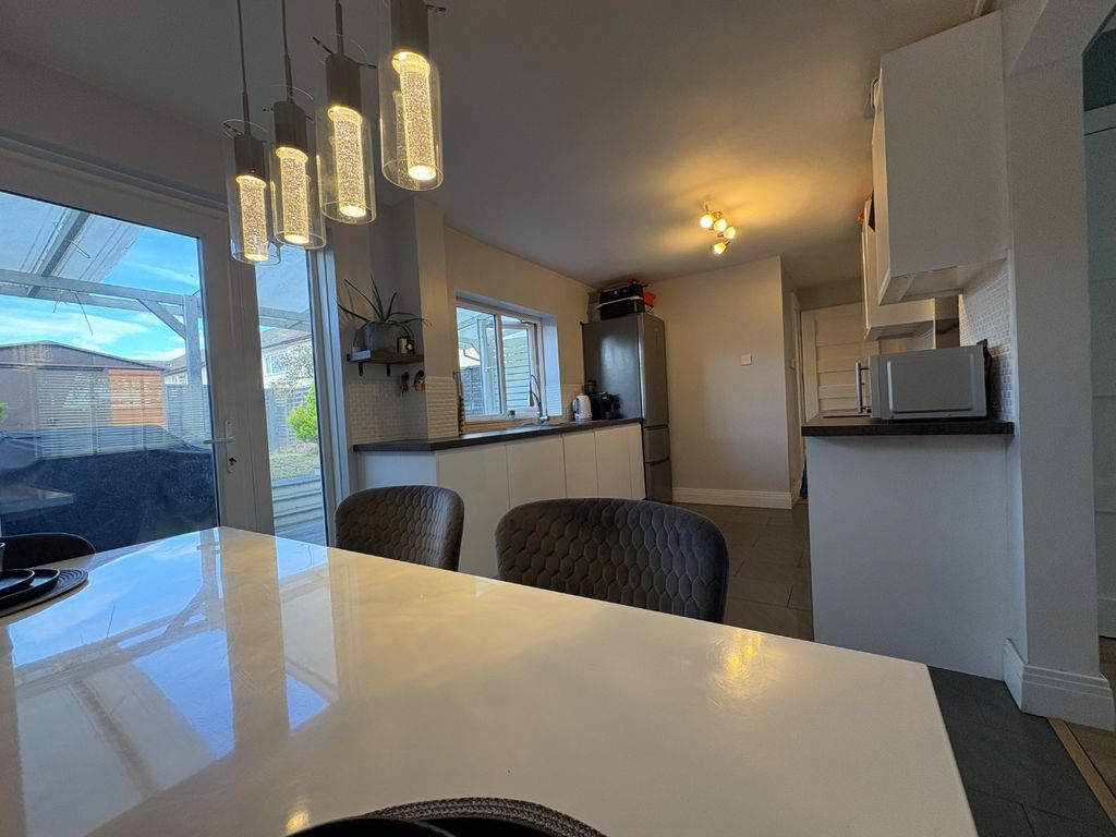 Property photo 2 of 13 4365422
