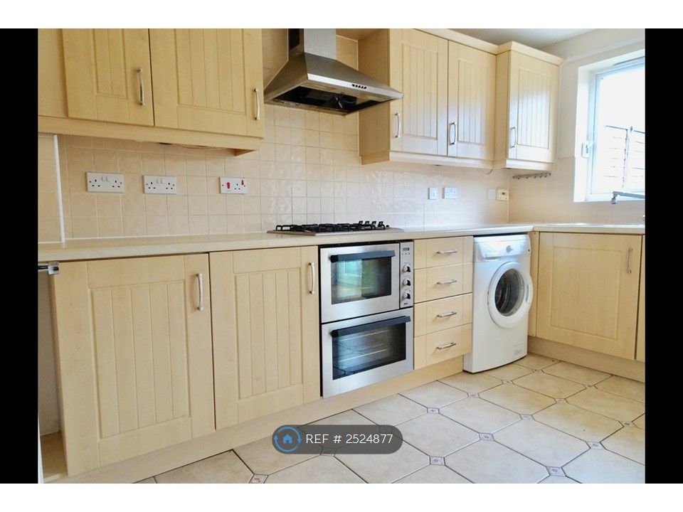 Property photo 3 of 17 Kitchen Area