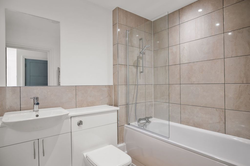 Property photo 2 of 7 Bathroom