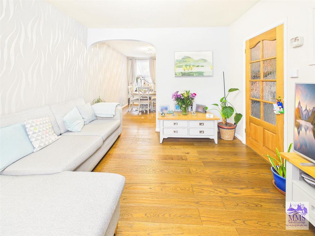 Property photo 2 of 19 Cam04098G0-Pr0181-Still007.Jpg