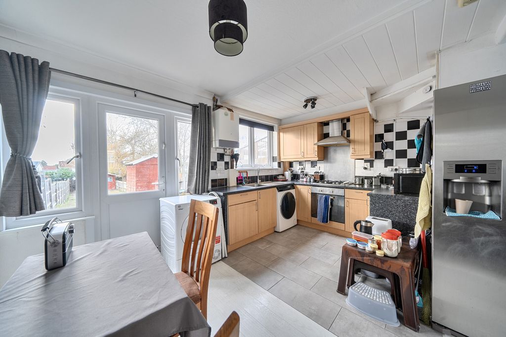 Property photo 2 of 15 1401986-11-696F91...