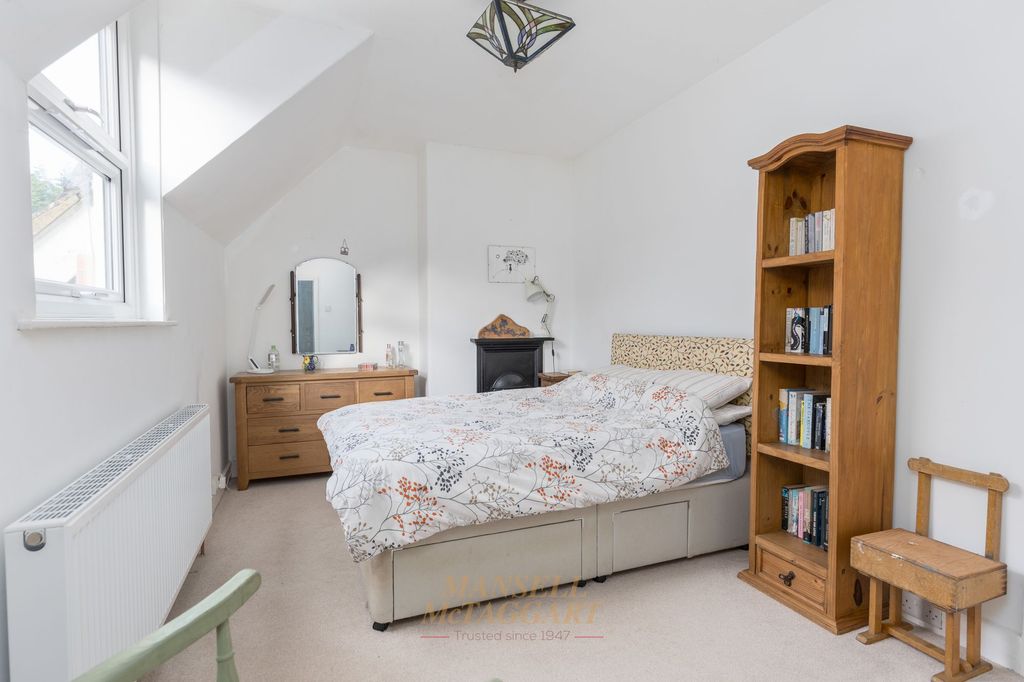 Property photo 3 of 18