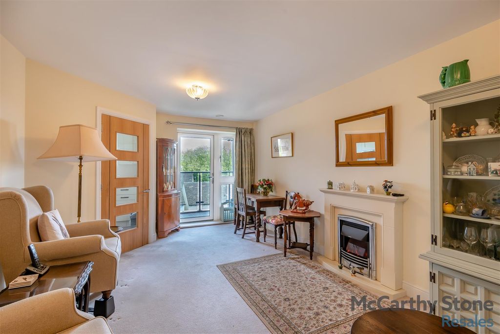 Property photo 2 of 23 8645771-Interior01.Jpg