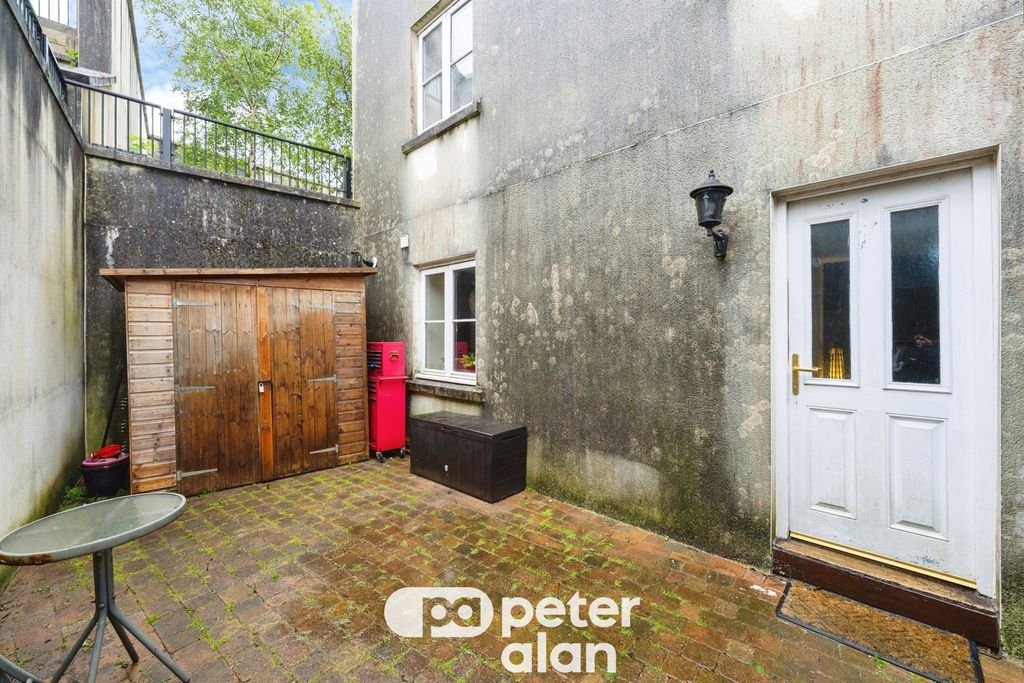 Property photo 3 of 12
