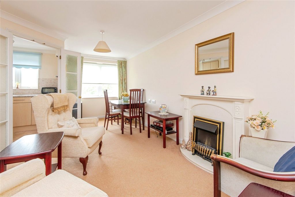 Property photo 1 of 11 Lounge