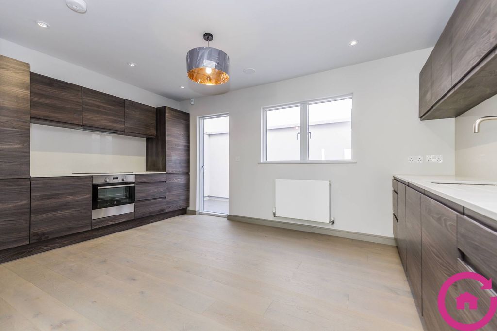 Property photo 2 of 7 Photo 4