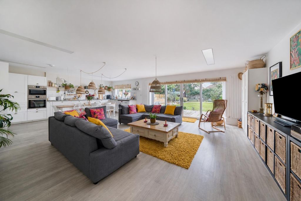 Property photo 2 of 22