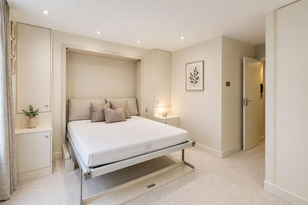 Property photo 1 of 5 Bedroom - 11 Draycott.Png
