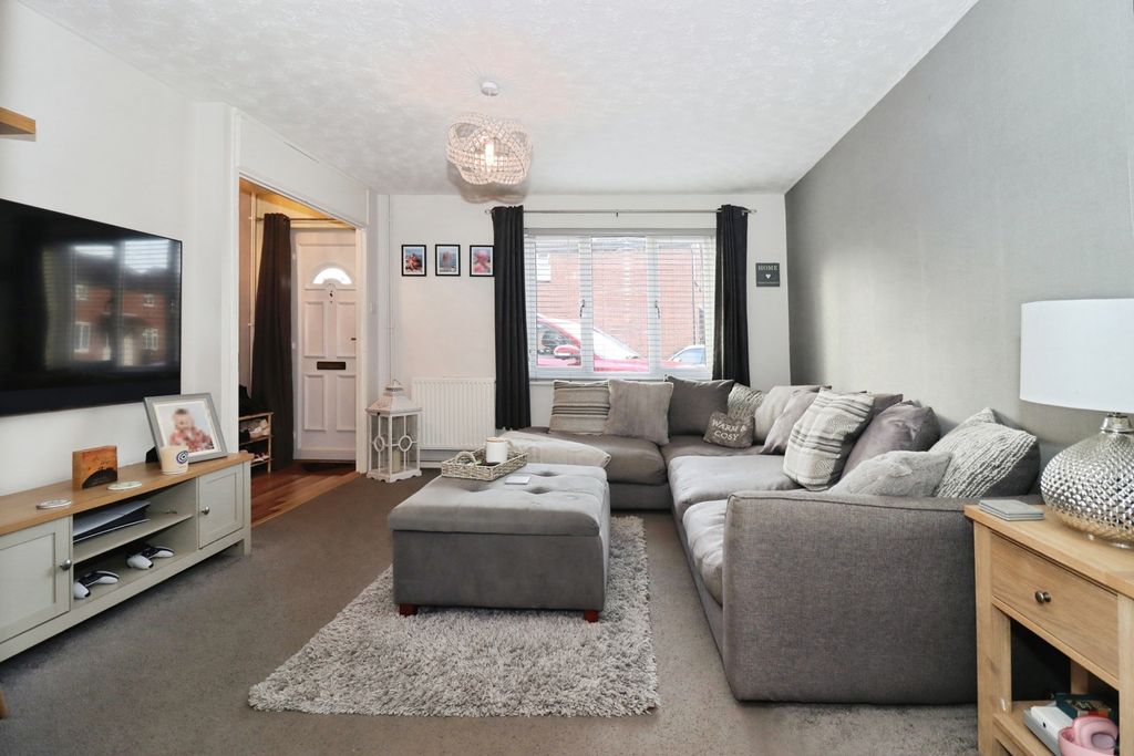 Property photo 2 of 20 Lounge