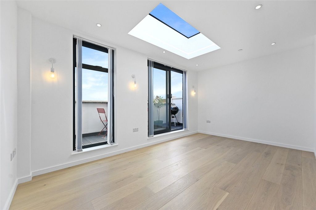 Property photo 1 of 10 Picture No. 08