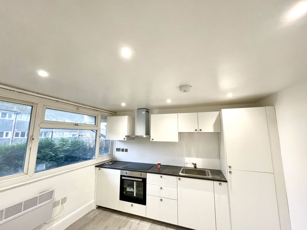 Property photo 1 of 5 Photo 5