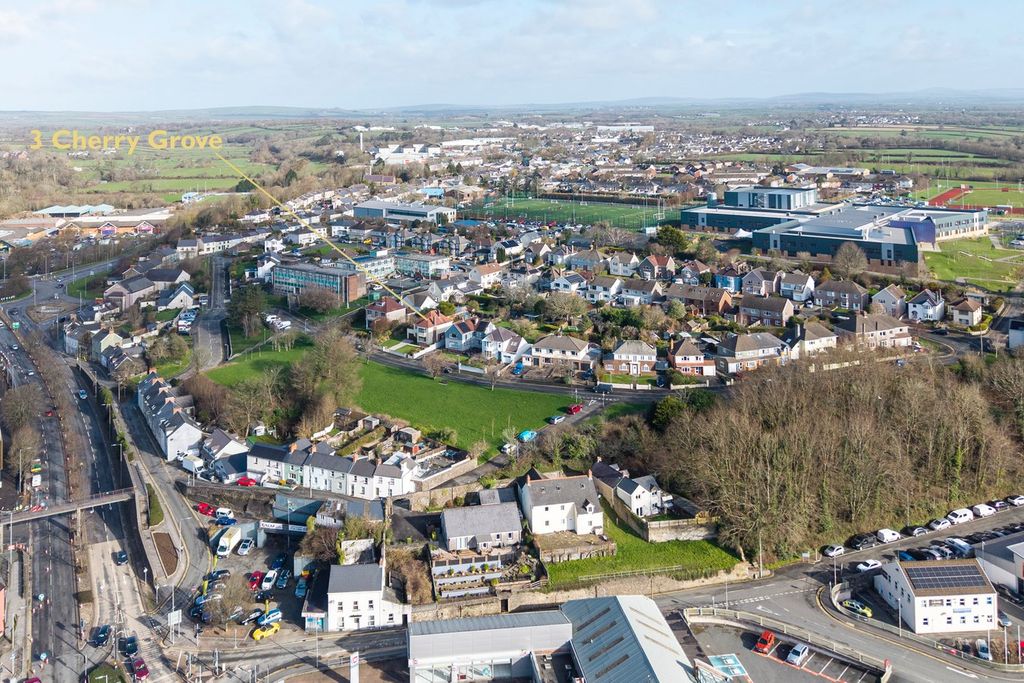 Property photo 2 of 37