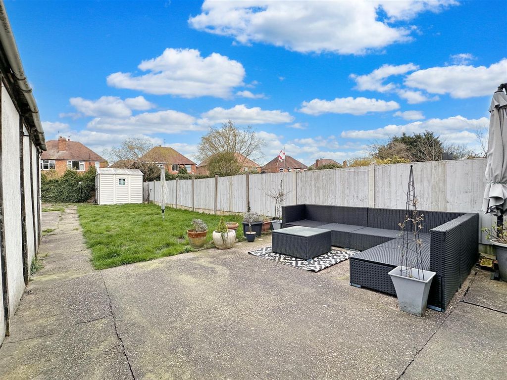 Property photo 3 of 17 Well-Appointed Rear Garden 437