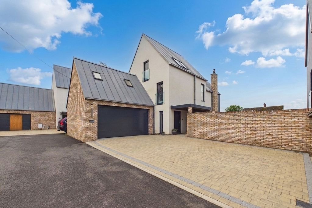 Property photo 2 of 43