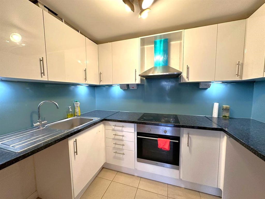 Property photo 2 of 7 Kitchen