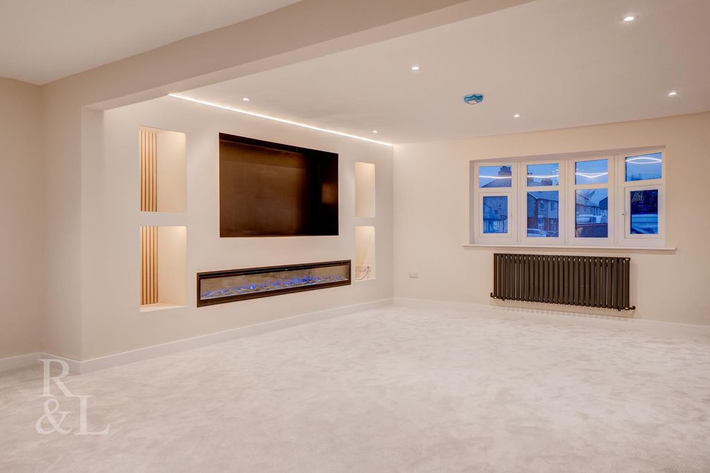 Property photo 3 of 37 Batched  (7).Jpg