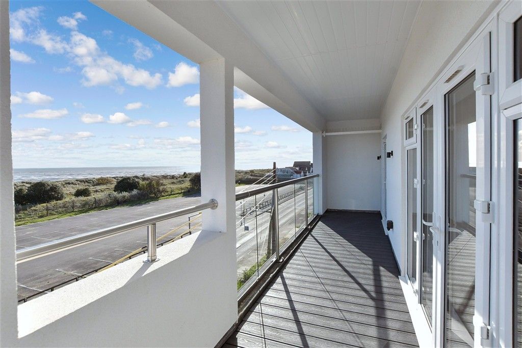 Property photo 2 of 9 Balcony / Terrace