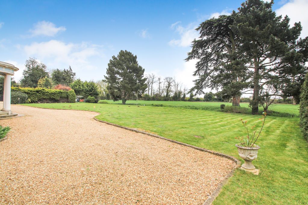 Property photo 2 of 18 Communal Grounds