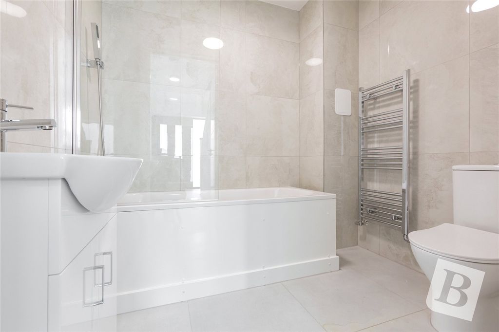 Property photo 3 of 9 Family Bathroom