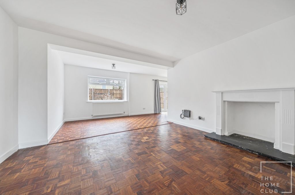 Property photo 2 of 17 6Ba0B660-dc37-4Cf3-Bb8c-0054290Afbfc