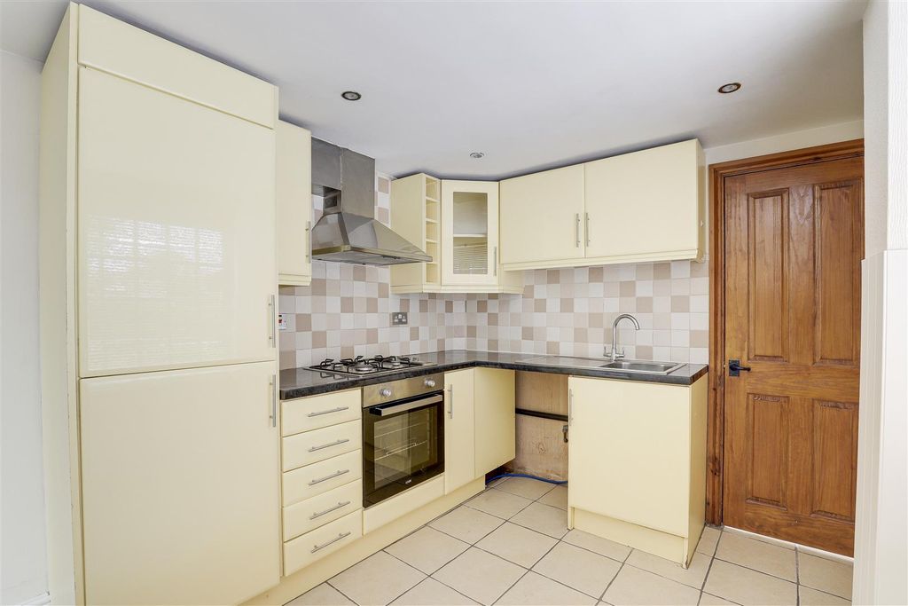 Property photo 2 of 14 33647.Jpg