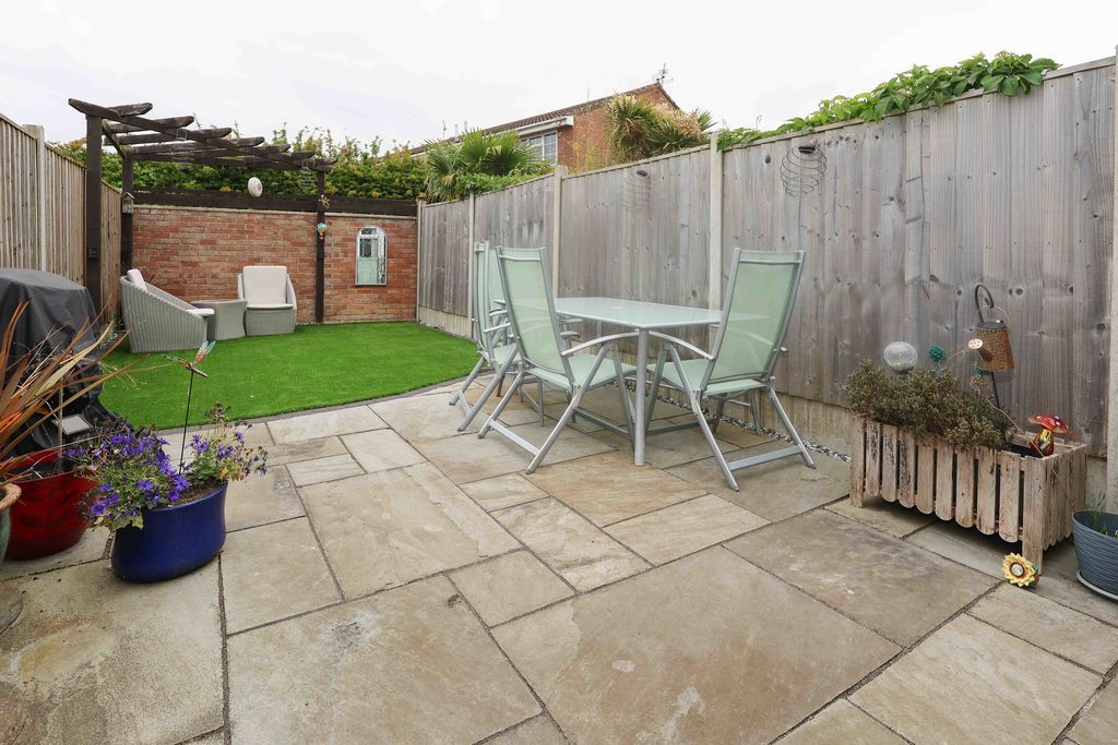 Property photo 3 of 11 Garden