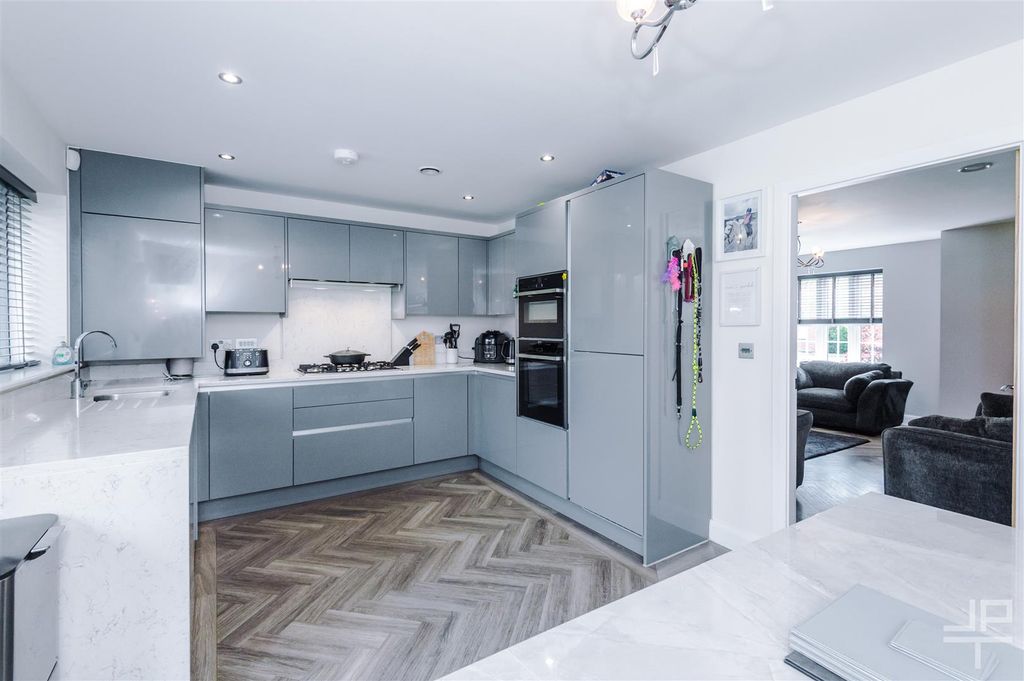 Property photo 3 of 43 Watergateclose-Jpt-48.Jpg