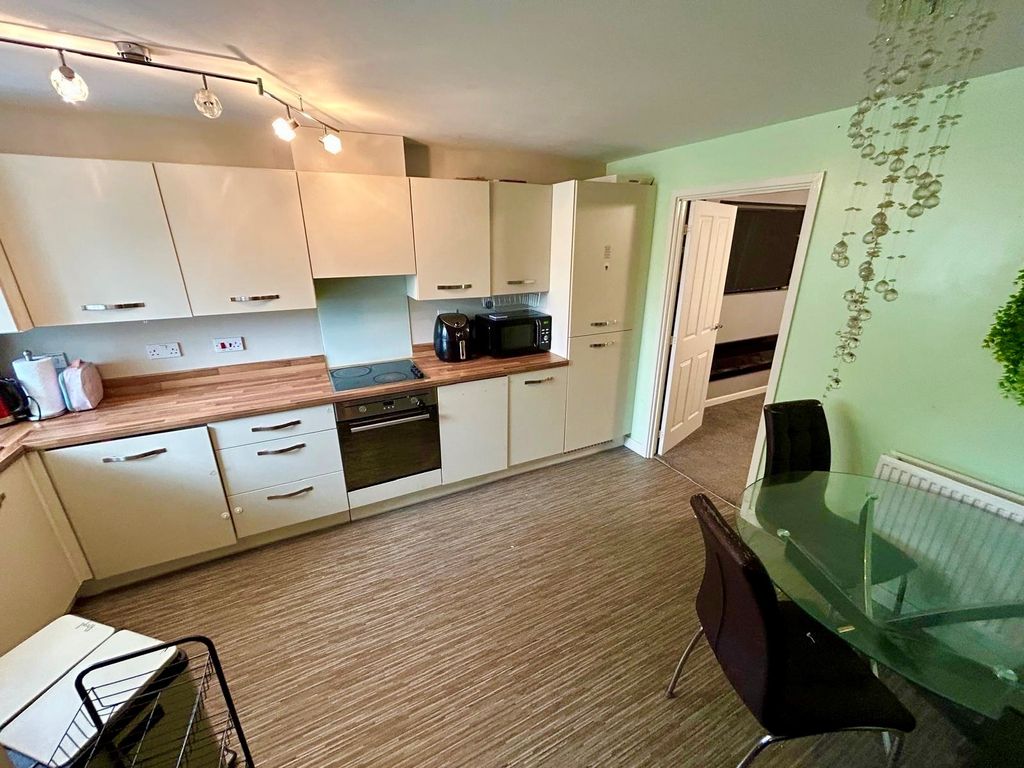 Property photo 2 of 22 21