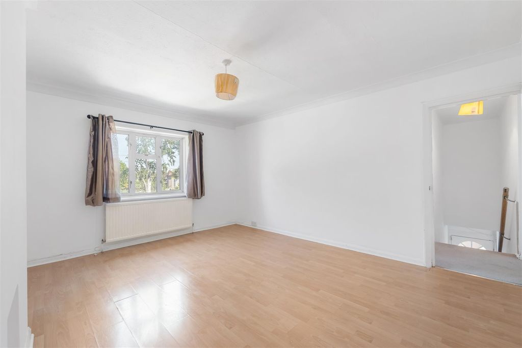 Property photo 3 of 13 Magpie Hall Close, Br2 8Jq3-Hdr.Jpg