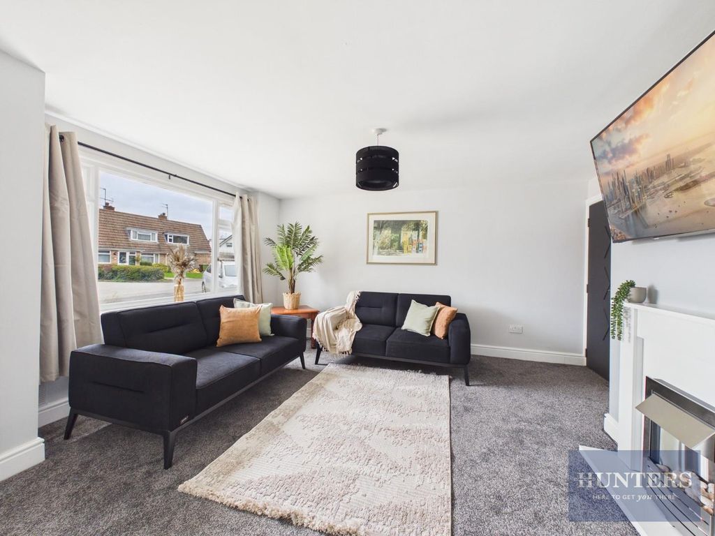 Property photo 2 of 16 Living Room