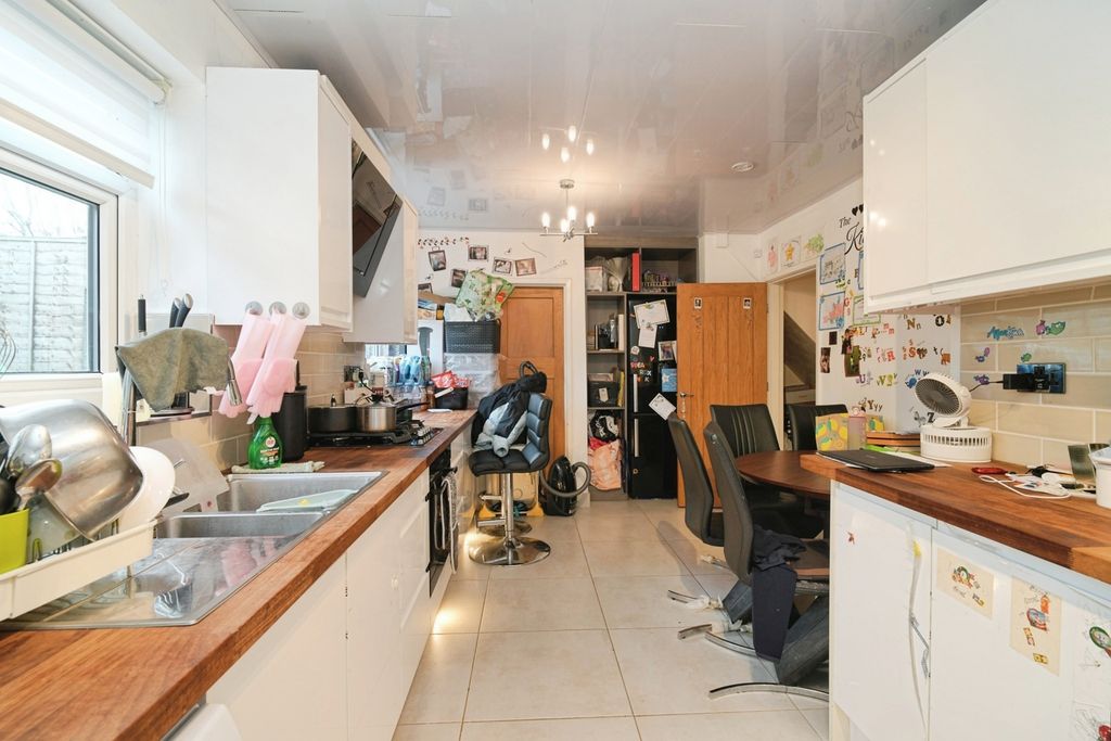 Property photo 3 of 20 Pbox-Img.Jpg