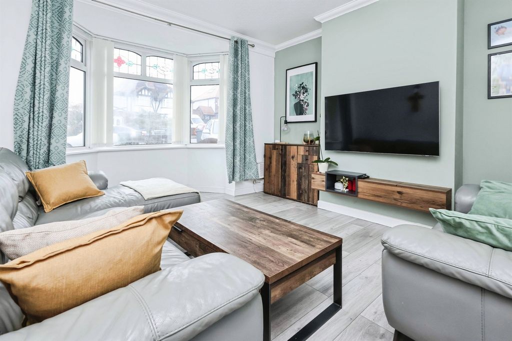 Property photo 2 of 23