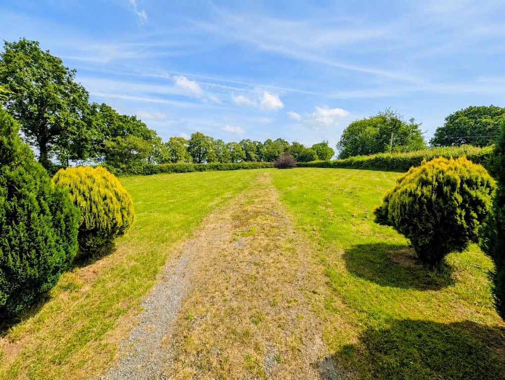 Property photo 3 of 11 Land.Png