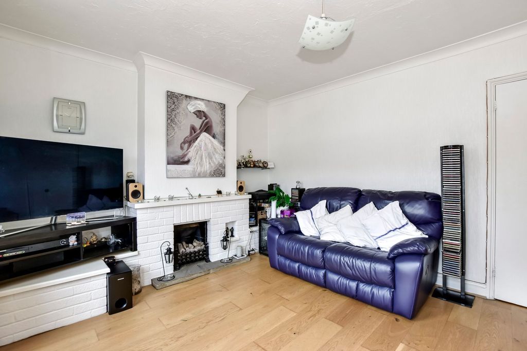 Property photo 2 of 19