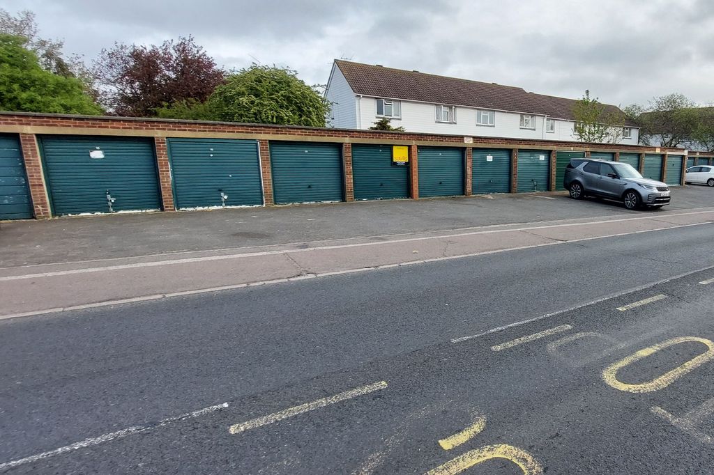 Property photo 3 of 5 Garage 21, Bridge Road, Slade Green, Erith, Kent, Da8 2De