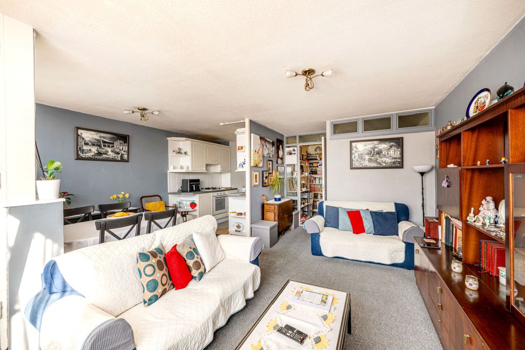 Property photo 2 of 12 Picture No. 15