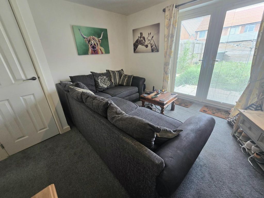 Property photo 2 of 10 Living