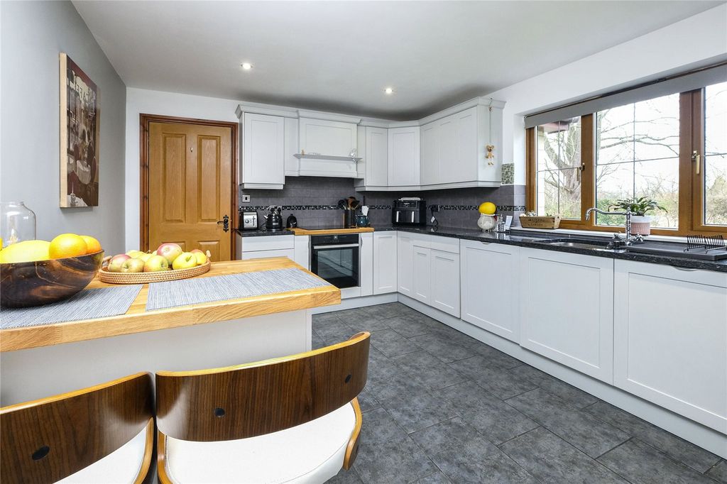 Property photo 3 of 17 Kitchen