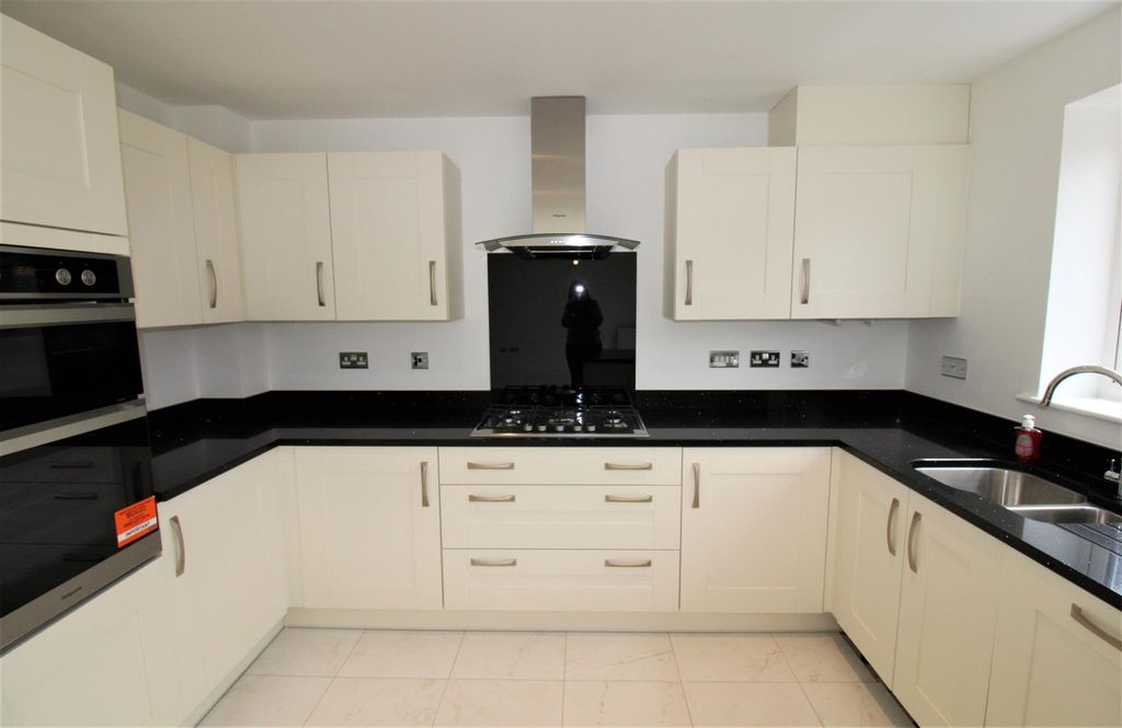 Property photo 2 of 15 Picture No. 37