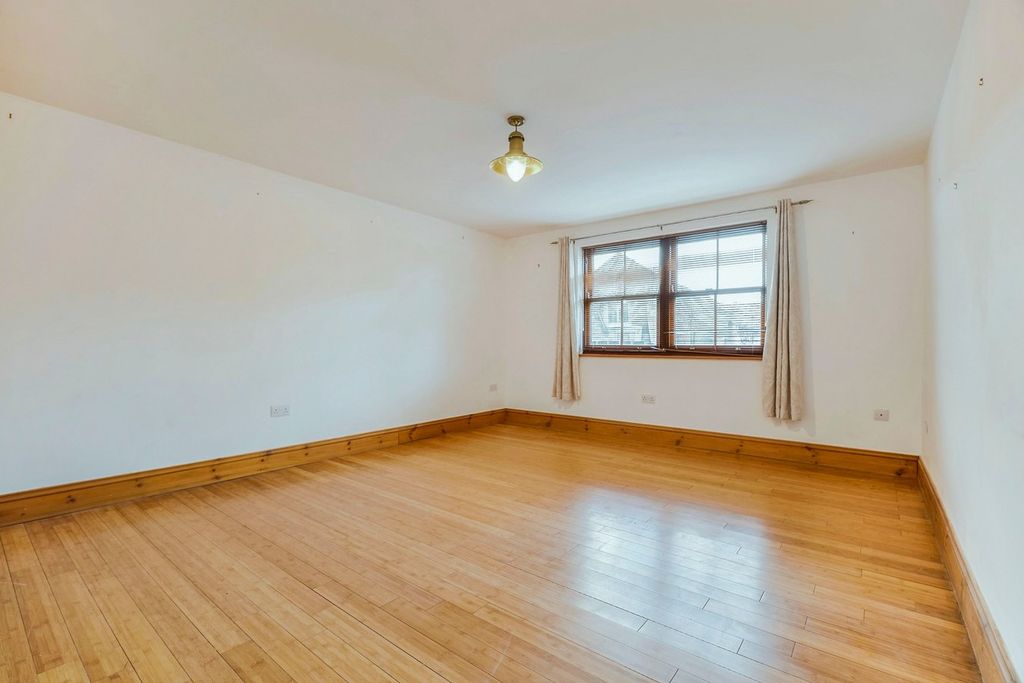 Property photo 3 of 26